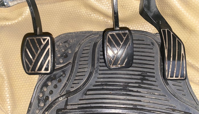 2017 Maruti Ciaz DELTA 1.4 MT PETROL, Petrol, Manual, 85,405 km, Pedals