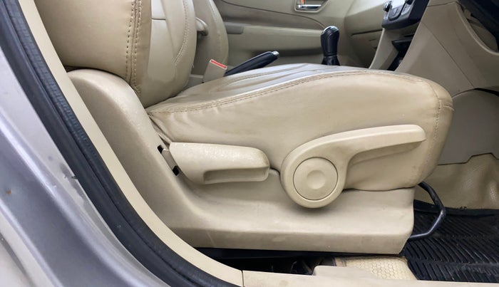 2017 Maruti Ciaz DELTA 1.4 MT PETROL, Petrol, Manual, 85,405 km, Driver Side Adjustment Panel