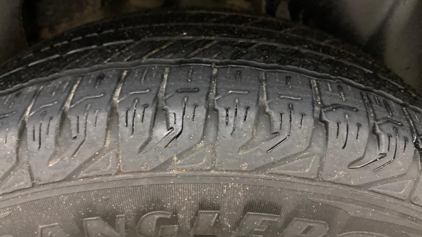 2019 Tata Harrier XZ 2.0L, Diesel, Manual, 1,14,406 km, Left Rear Tyre Tread