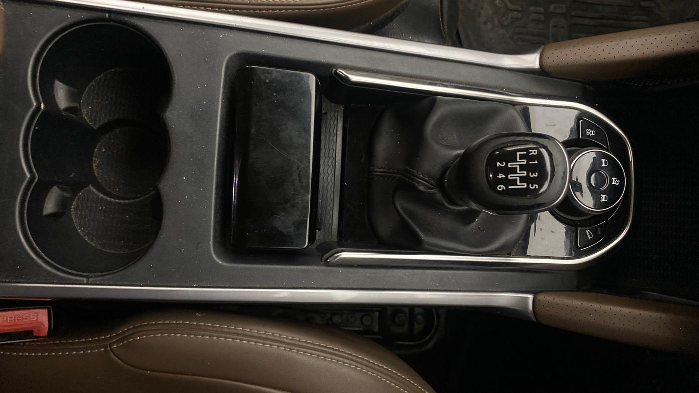 2019 Tata Harrier XZ 2.0L, Diesel, Manual, 1,14,406 km, Gear Lever