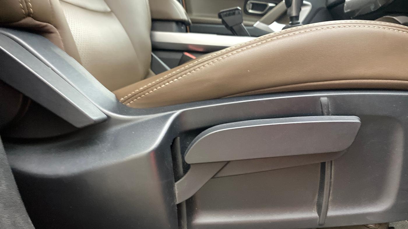 2019 Tata Harrier XZ 2.0L, Diesel, Manual, 1,14,406 km, Driver Side Adjustment Panel