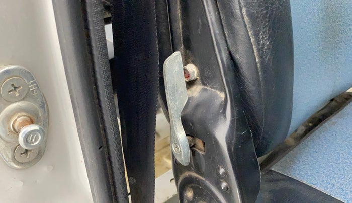 2016 Maruti OMNI E 8 STR, Petrol, Manual, 32,678 km, Driver Side Adjustment Panel