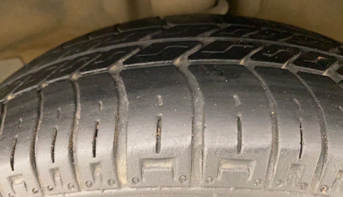 2016 Maruti OMNI E 8 STR, Petrol, Manual, 32,678 km, Right Front Tyre Tread