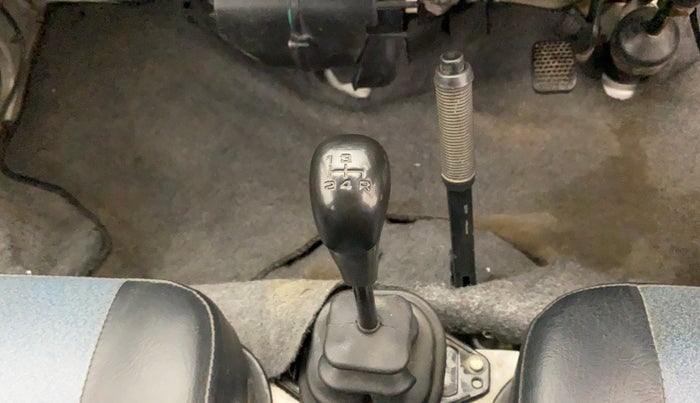 2016 Maruti OMNI E 8 STR, Petrol, Manual, 32,678 km, Gear Lever