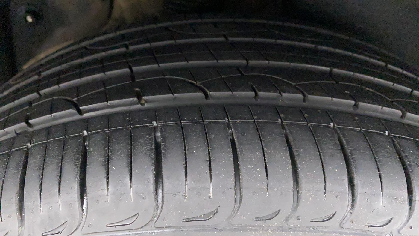 2018 Hyundai Tucson GLS 4WD AT DIESEL, Diesel, Automatic, 25,995 km, Right Rear Tyre Tread