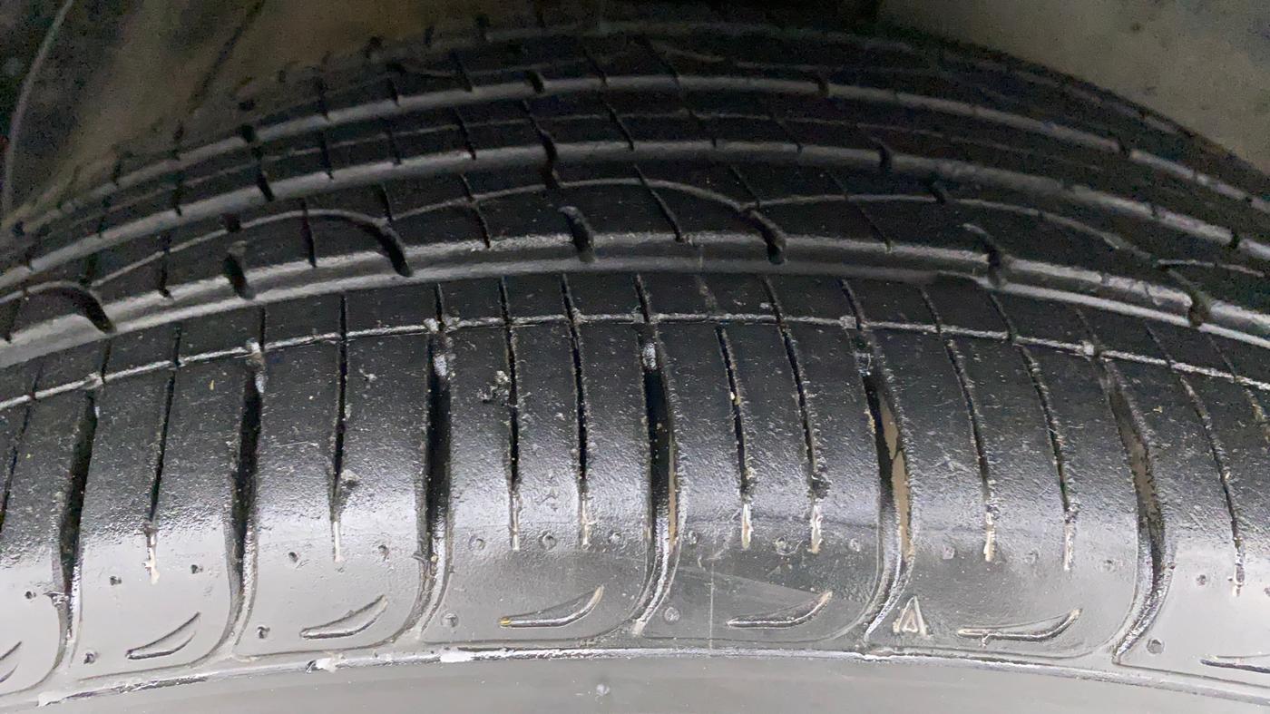 2018 Hyundai Tucson GLS 4WD AT DIESEL, Diesel, Automatic, 25,995 km, Right Front Tyre Tread