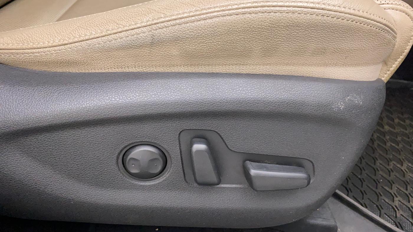 2018 Hyundai Tucson GLS 4WD AT DIESEL, Diesel, Automatic, 25,995 km, Driver Side Adjustment Panel