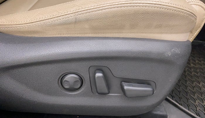 2018 Hyundai Tucson GLS 4WD AT DIESEL, Diesel, Automatic, 25,995 km, Driver Side Adjustment Panel