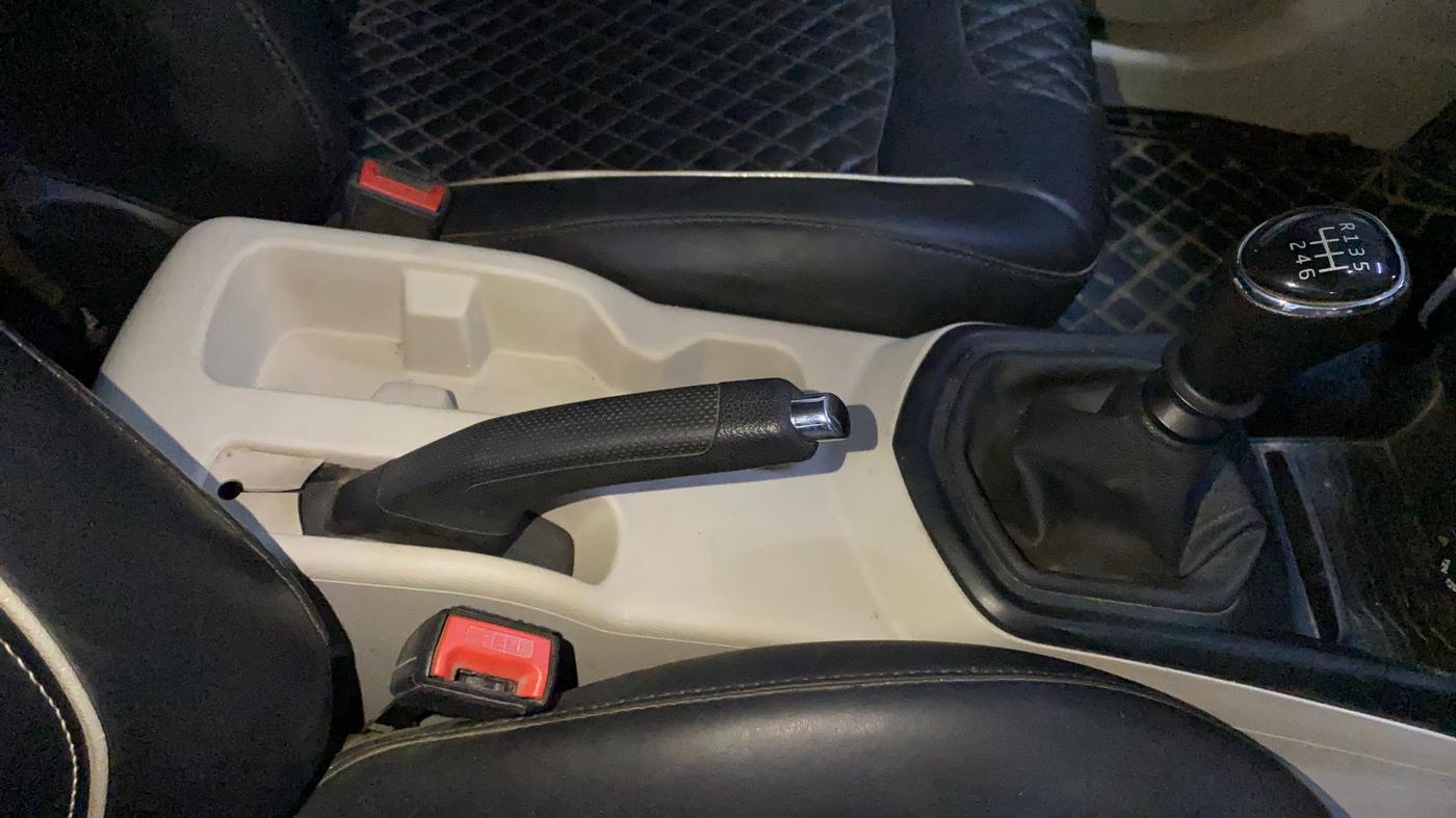 2022 Mahindra XUV300 W4 1.2 PETROL, Petrol, Manual, 26,197 km, Gear Lever