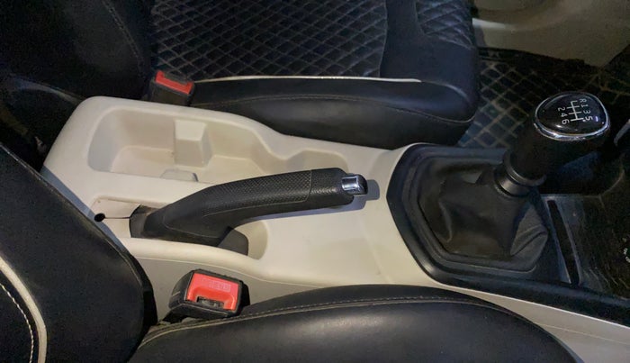 2022 Mahindra XUV300 W4 1.2 PETROL, Petrol, Manual, 26,197 km, Gear Lever