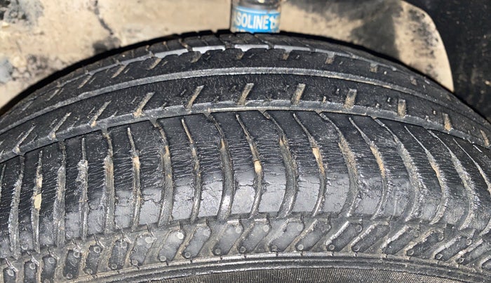 2022 Mahindra XUV300 W4 1.2 PETROL, Petrol, Manual, 26,197 km, Left Front Tyre Tread