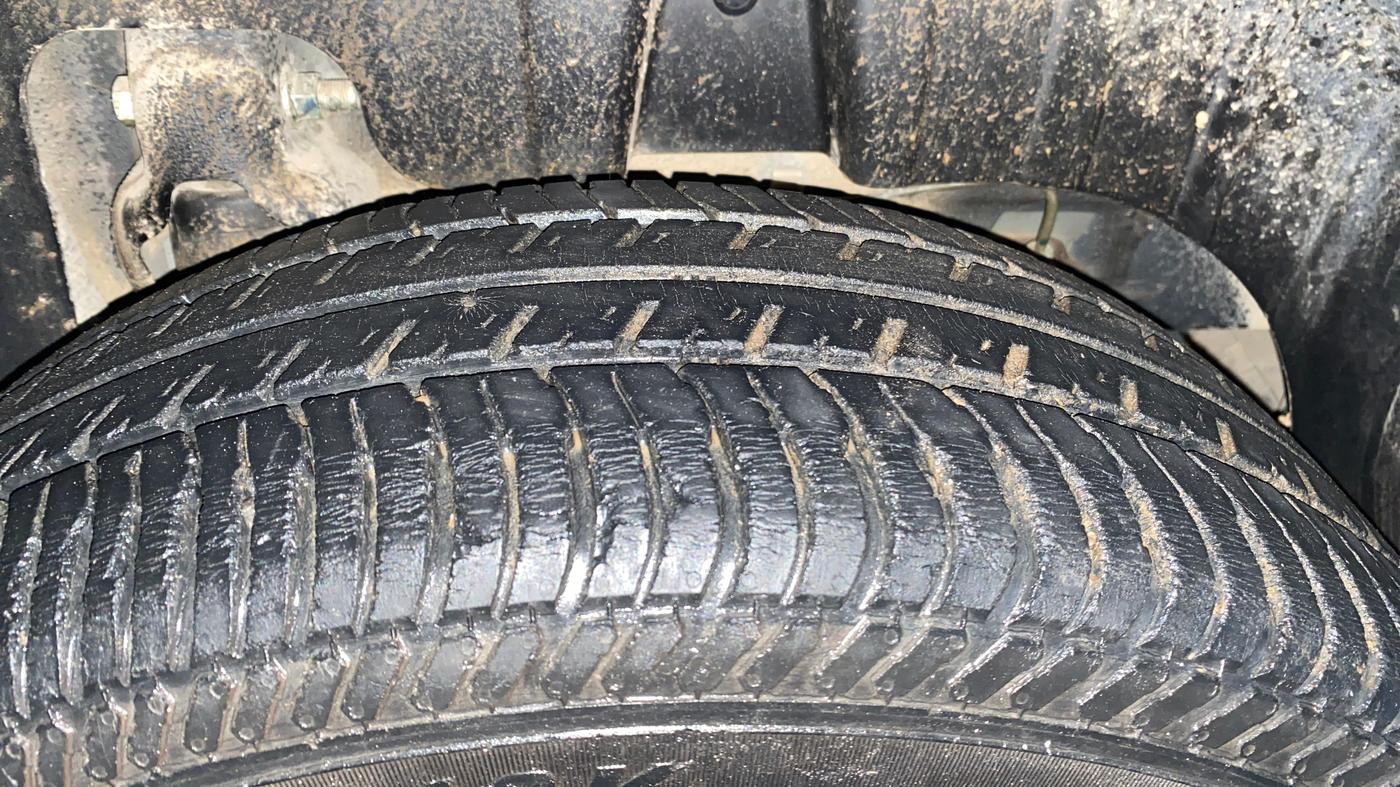 2022 Mahindra XUV300 W4 1.2 PETROL, Petrol, Manual, 26,197 km, Left Rear Tyre Tread