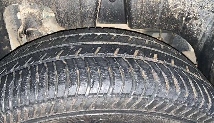 2022 Mahindra XUV300 W4 1.2 PETROL, Petrol, Manual, 26,197 km, Left Rear Tyre Tread