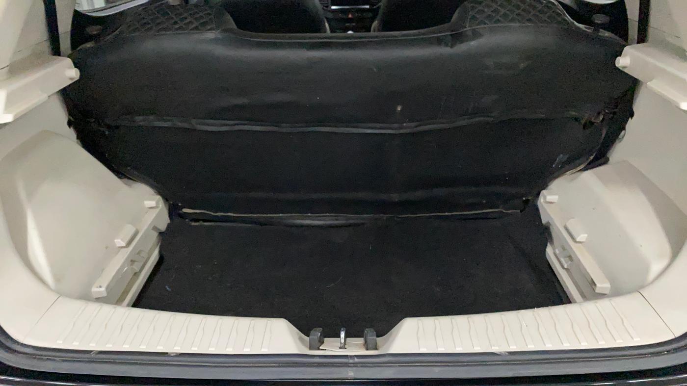 2022 Mahindra XUV300 W4 1.2 PETROL, Petrol, Manual, 26,197 km, Boot Inside