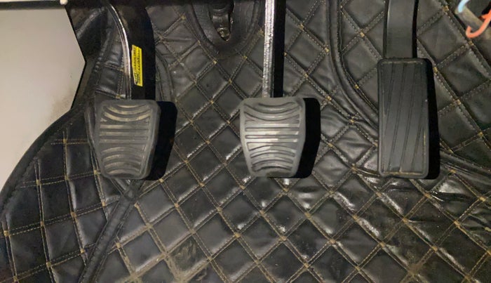 2022 Mahindra XUV300 W4 1.2 PETROL, Petrol, Manual, 26,197 km, Pedals