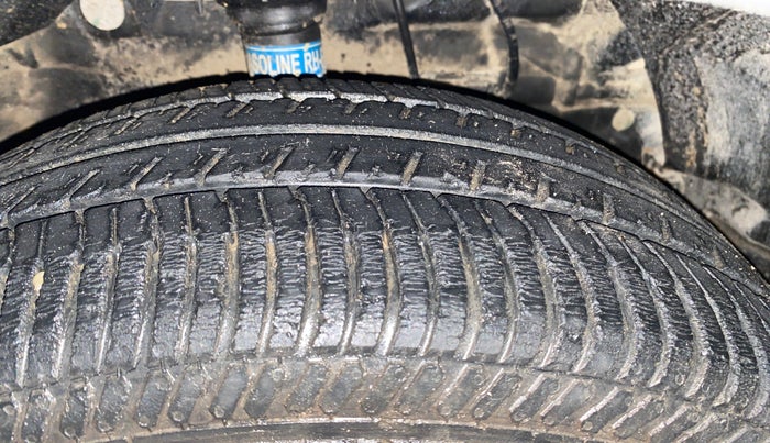 2022 Mahindra XUV300 W4 1.2 PETROL, Petrol, Manual, 26,197 km, Right Front Tyre Tread