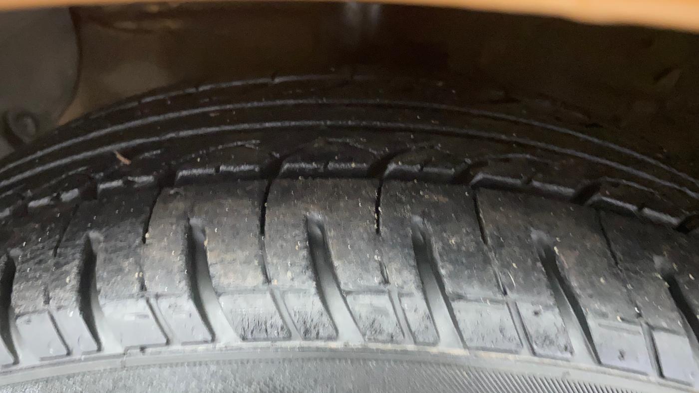 2014 Hyundai Grand i10 ASTA AT 1.2 KAPPA VTVT, Petrol, Automatic, 33,036 km, Left Front Tyre Tread