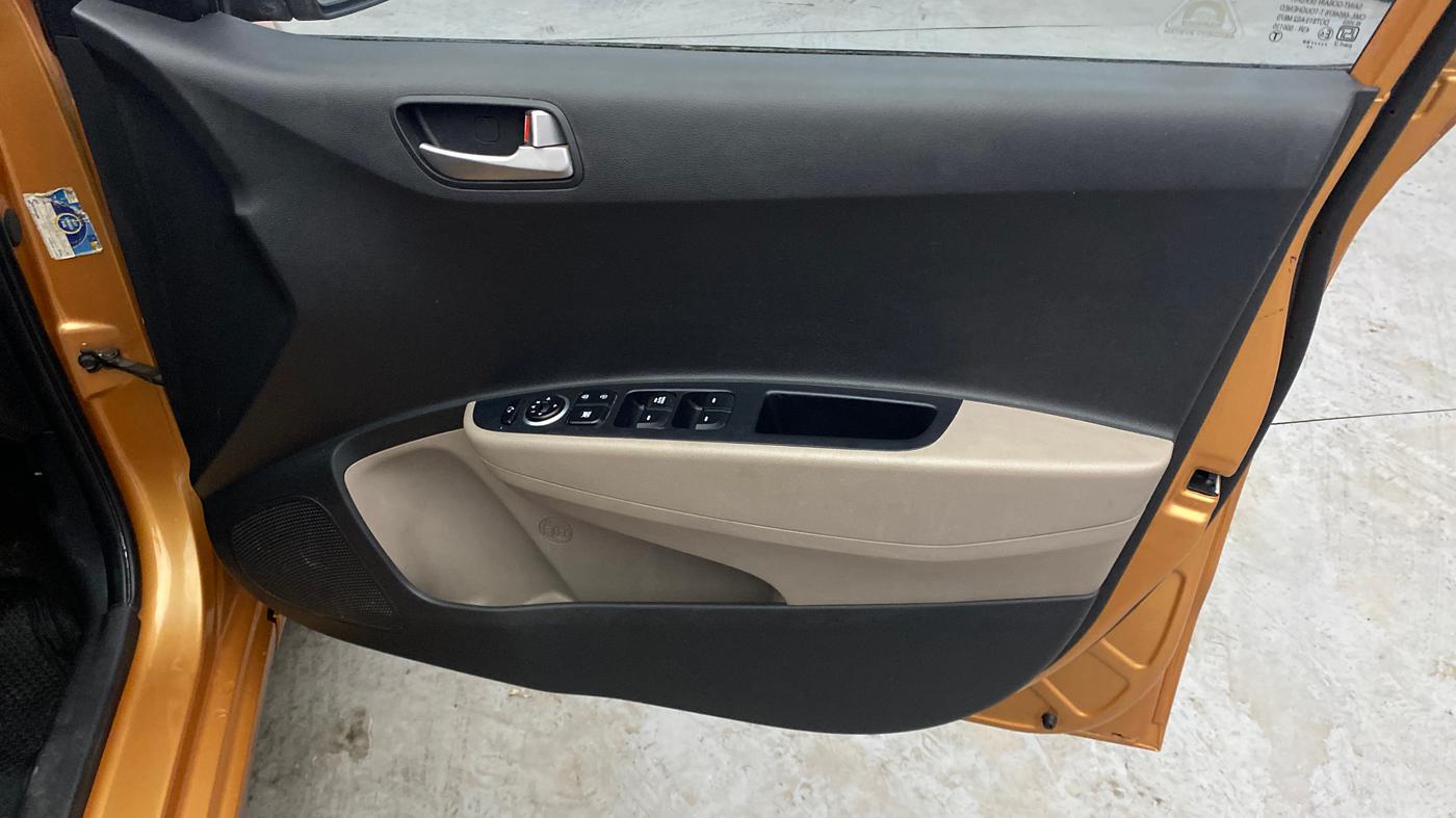2014 Hyundai Grand i10 ASTA AT 1.2 KAPPA VTVT, Petrol, Automatic, 33,036 km, Driver Side Door Panels Control