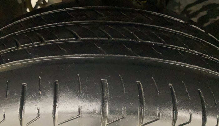 2014 Renault Duster 85 PS RXL DIESEL (OPT), Diesel, Manual, 1,26,494 km, Left Front Tyre Tread