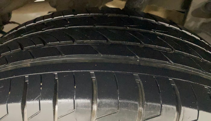 2014 Renault Duster 85 PS RXL DIESEL (OPT), Diesel, Manual, 1,26,494 km, Left Rear Tyre Tread