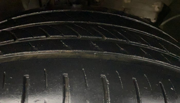 2014 Renault Duster 85 PS RXL DIESEL (OPT), Diesel, Manual, 1,26,494 km, Right Front Tyre Tread