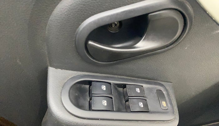 2014 Renault Duster 85 PS RXL DIESEL (OPT), Diesel, Manual, 1,26,494 km, Driver Side Door Panels Control