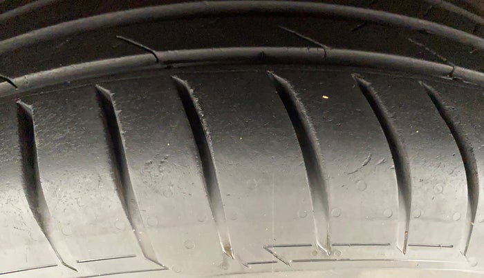 2015 Hyundai Verna FLUIDIC 4S 1.6 VTVT S, Petrol, Manual, 38,304 km, Left Front Tyre Tread