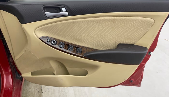 2015 Hyundai Verna FLUIDIC 4S 1.6 VTVT S, Petrol, Manual, 38,304 km, Driver Side Door Panels Control