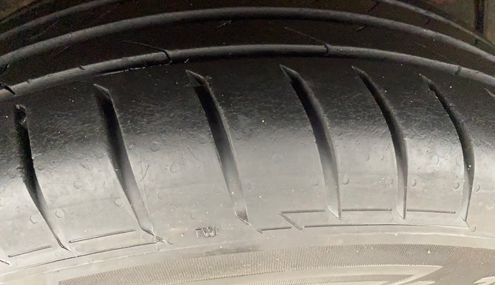 2015 Hyundai Verna FLUIDIC 4S 1.6 VTVT S, Petrol, Manual, 38,304 km, Right Rear Tyre Tread