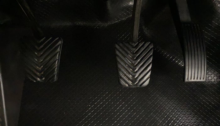 2015 Hyundai Verna FLUIDIC 4S 1.6 VTVT S, Petrol, Manual, 38,304 km, Pedals