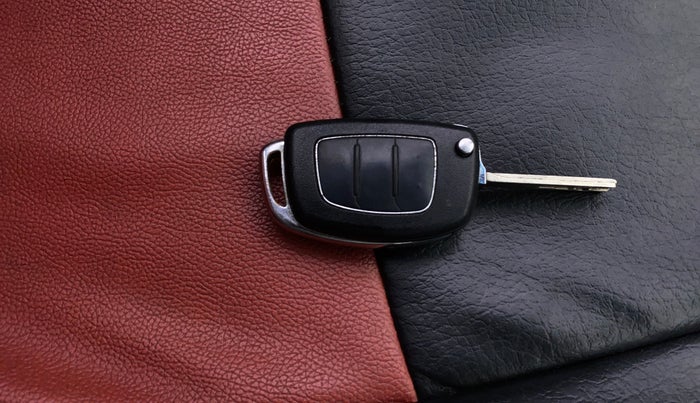 2015 Hyundai Verna FLUIDIC 4S 1.6 VTVT S, Petrol, Manual, 38,304 km, Key Close Up