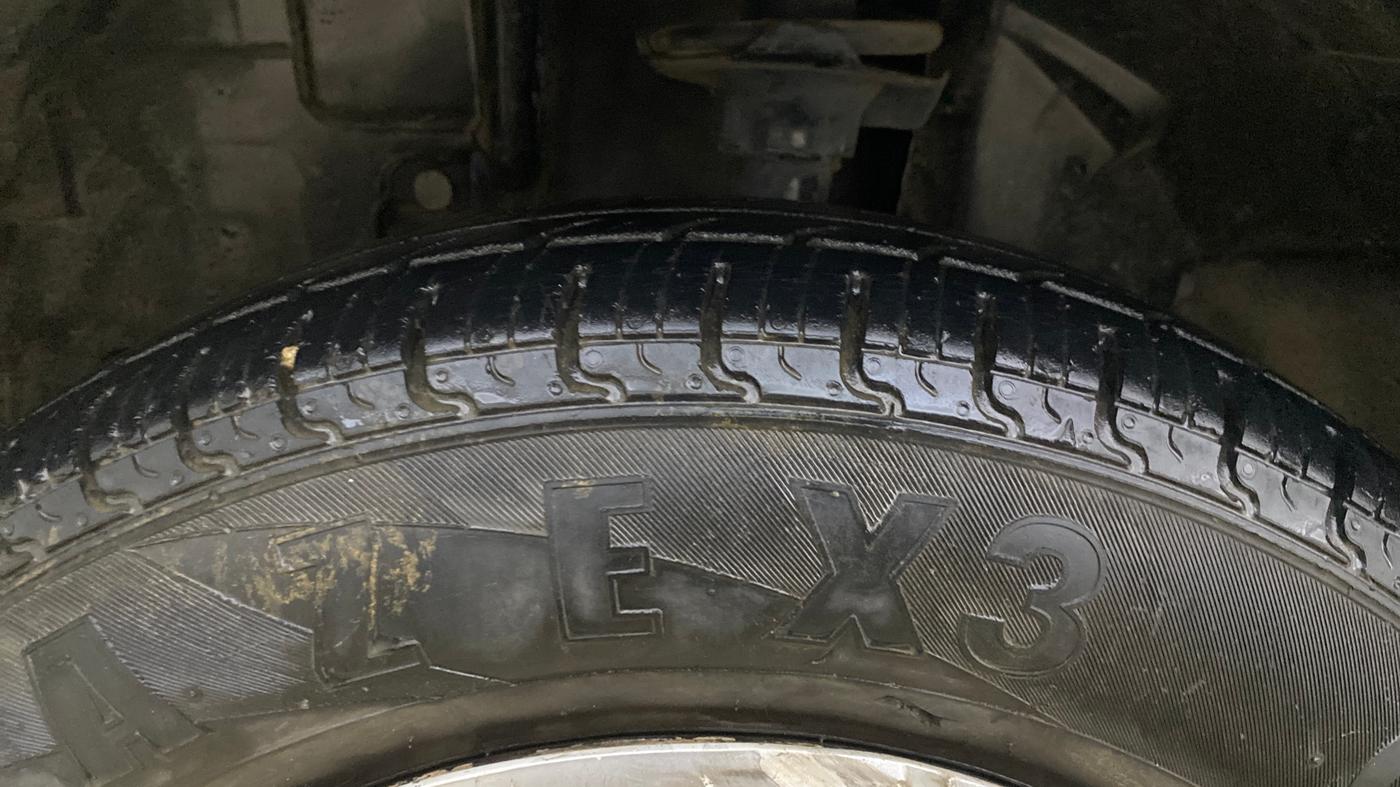 2017 Renault Kwid CLIMBER 1.0, Petrol, Manual, 79,488 km, Left Front Tyre Tread