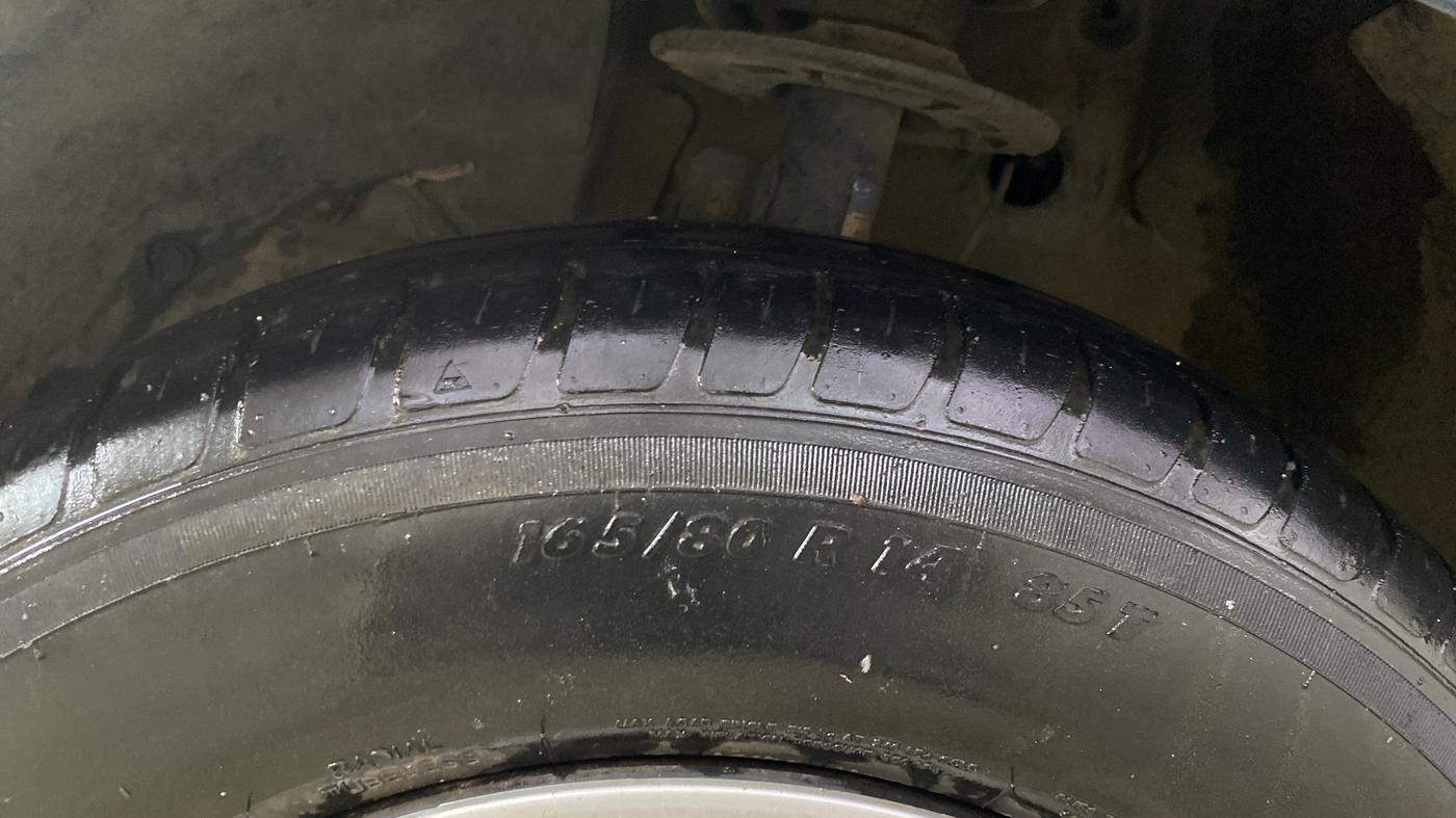 2018 Maruti Dzire VXI, Petrol, Manual, 40,470 km, Left Front Tyre Tread