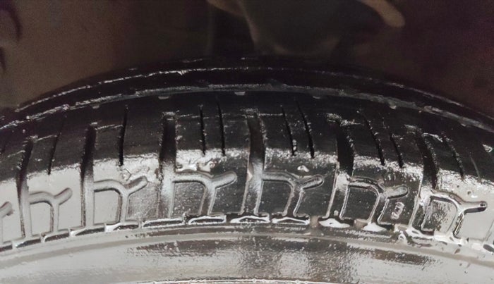 2016 Hyundai i10 MAGNA 1.1, Petrol, Manual, 40,772 km, Left Front Tyre Tread