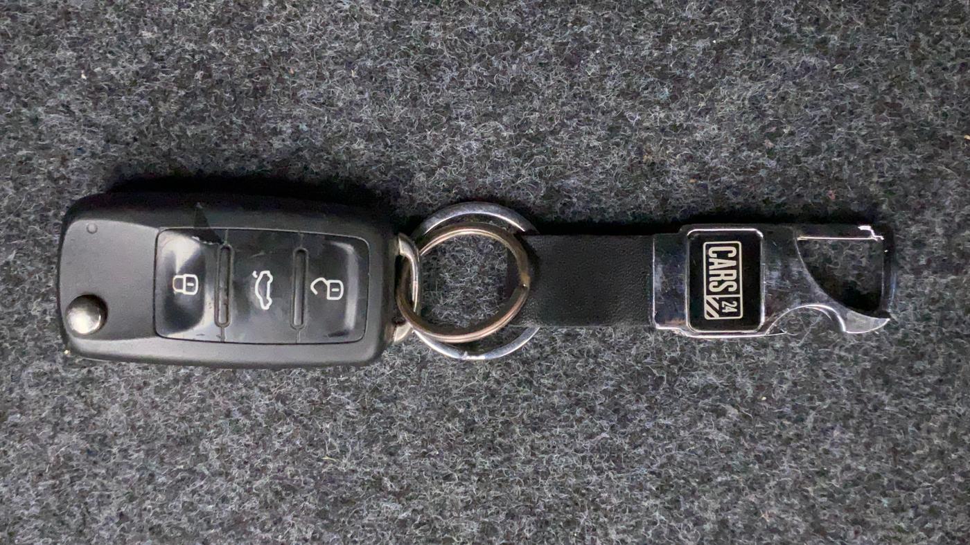 2019 Volkswagen Vento COMFORTLINE 1.6, Petrol, Manual, 40,423 km, Key Close Up