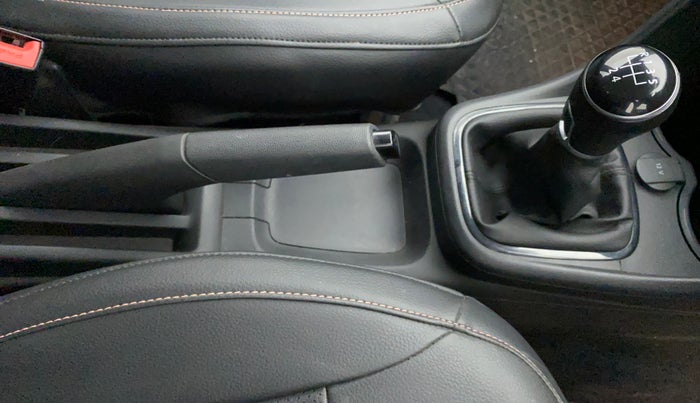 2019 Volkswagen Vento COMFORTLINE 1.6, Petrol, Manual, 40,423 km, Gear Lever