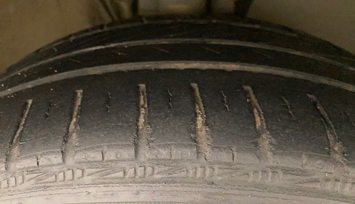 2019 Volkswagen Vento COMFORTLINE 1.6, Petrol, Manual, 40,423 km, Right Front Tyre Tread