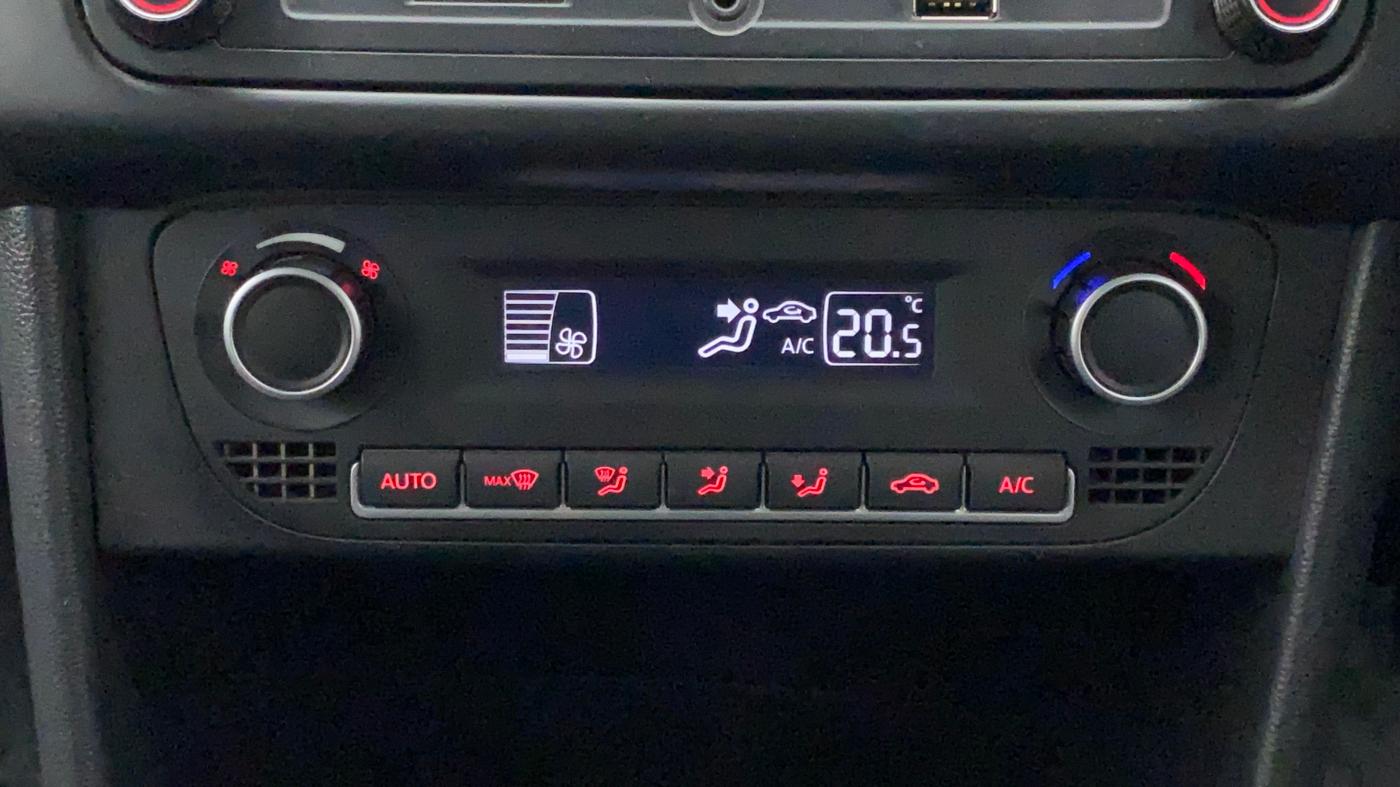 2019 Volkswagen Vento COMFORTLINE 1.6, Petrol, Manual, 40,423 km, Automatic Climate Control