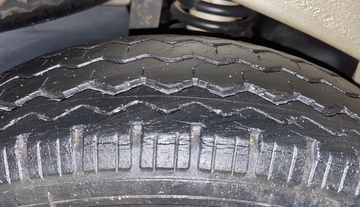 2020 Maruti Eeco 7 STR, Petrol, Manual, 25,693 km, Right Rear Tyre Tread