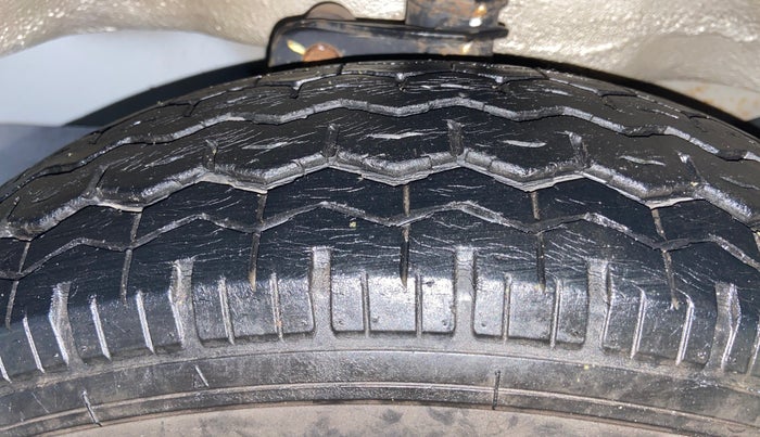 2020 Maruti Eeco 7 STR, Petrol, Manual, 25,693 km, Left Front Tyre Tread