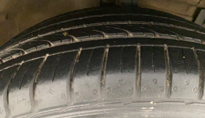 2016 Maruti Ciaz ZXI+ RS, Petrol, Manual, 38,997 km, Right Front Tyre Tread