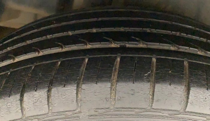 2016 Maruti Ciaz ZXI+ RS, Petrol, Manual, 38,997 km, Right Rear Tyre Tread
