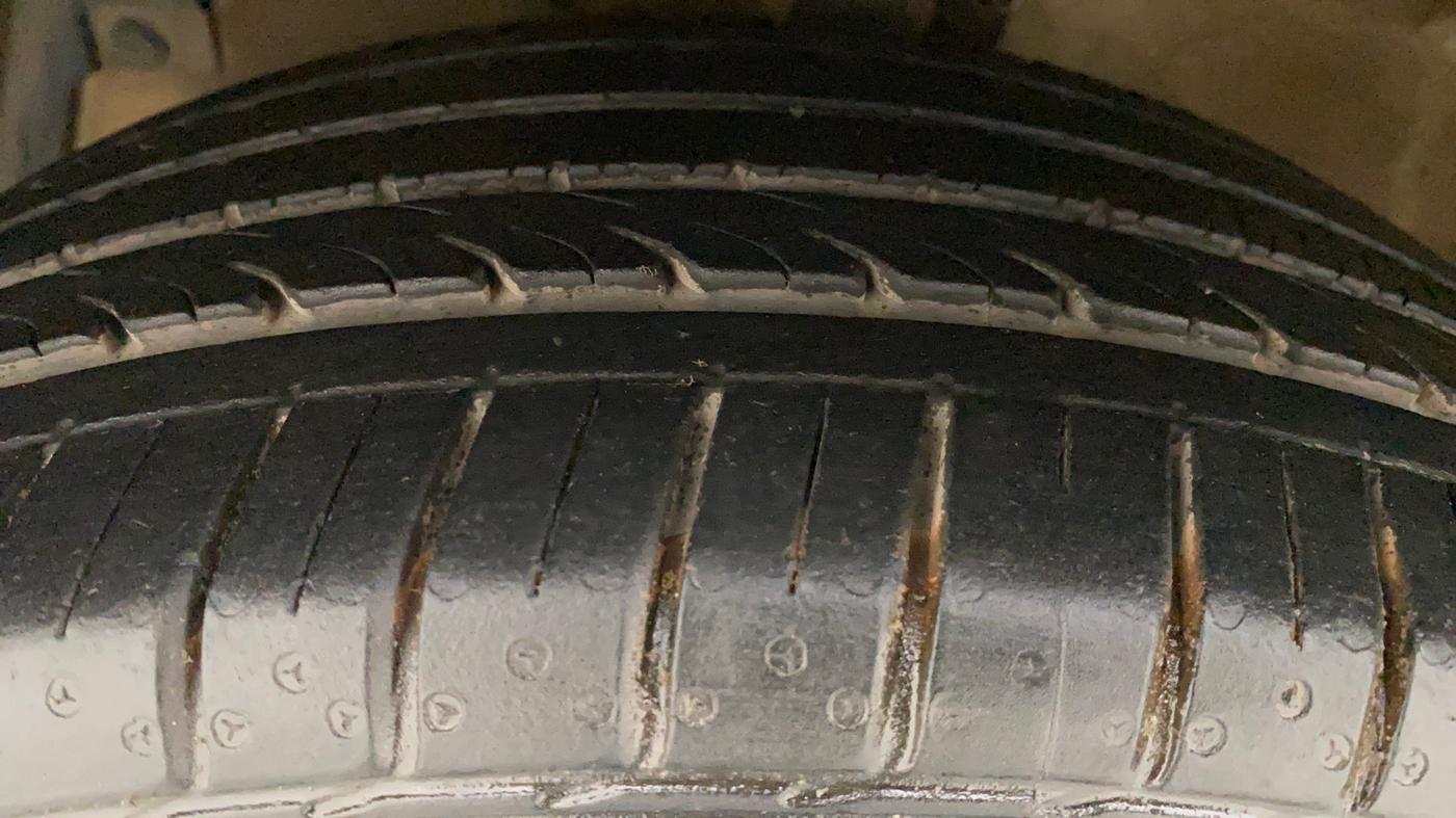2016 Maruti Ciaz ZXI+ RS, Petrol, Manual, 38,997 km, Left Front Tyre Tread