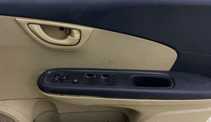 2014 Honda Mobilio 1.5L I-VTEC V, Petrol, Manual, 64,140 km, Driver Side Door Panels Control