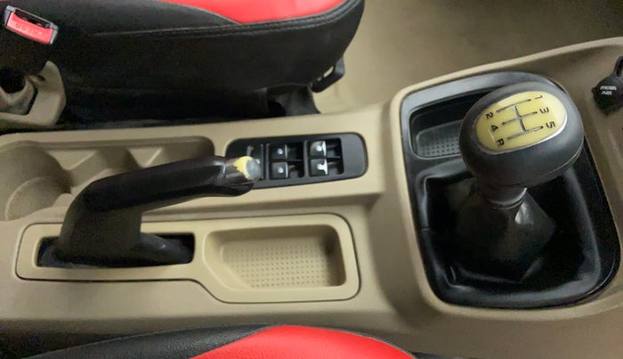 2016 Mahindra TUV300 T8, Diesel, Manual, 99,908 km, Gear Lever