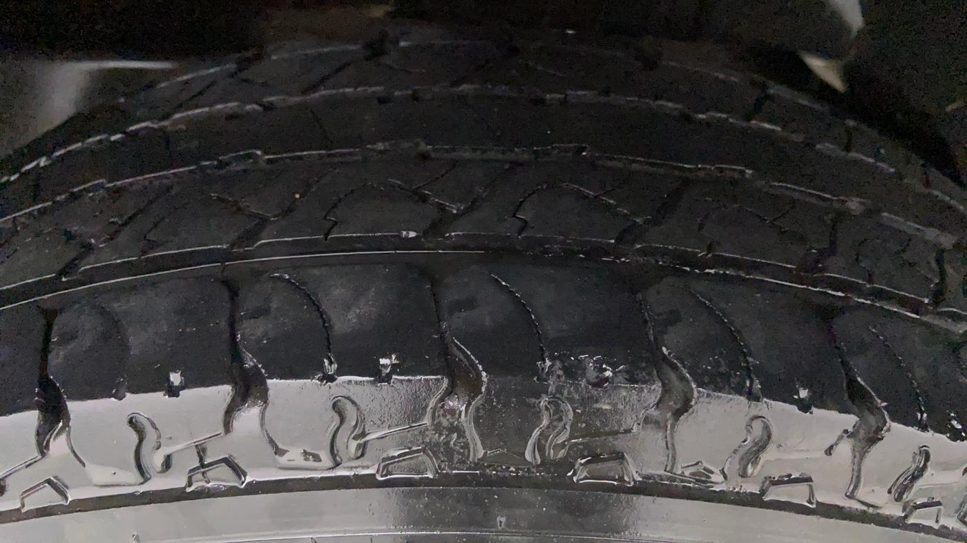 2016 Mahindra TUV300 T8, Diesel, Manual, 99,908 km, Left Front Tyre Tread