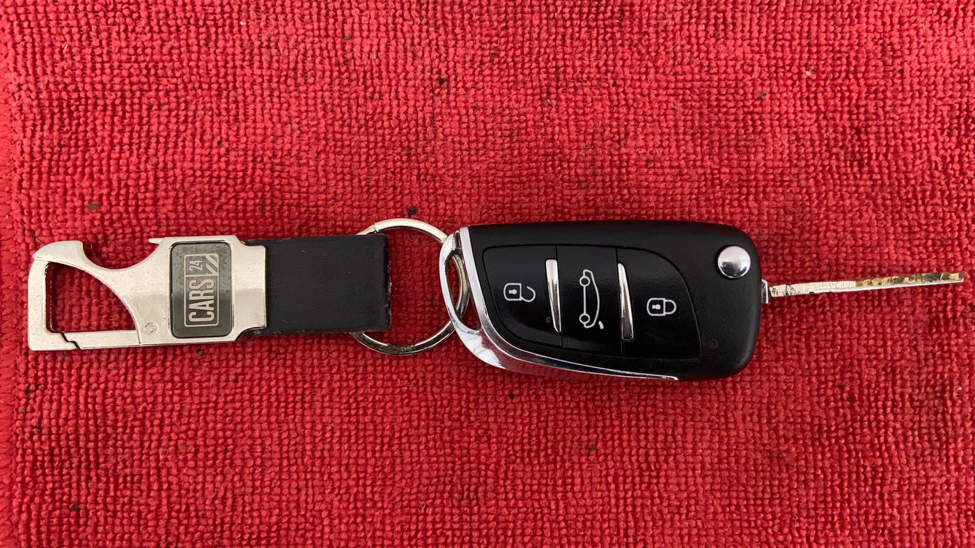 2016 Mahindra TUV300 T8, Diesel, Manual, 99,908 km, Key Close Up