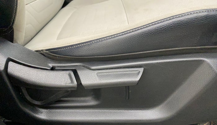 2022 KIA SONET HTX 1.0 IMT, Petrol, Manual, 9,526 km, Driver Side Adjustment Panel