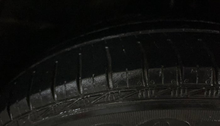 2019 Maruti Celerio VXI CNG, CNG, Manual, 54,408 km, Right Front Tyre Tread