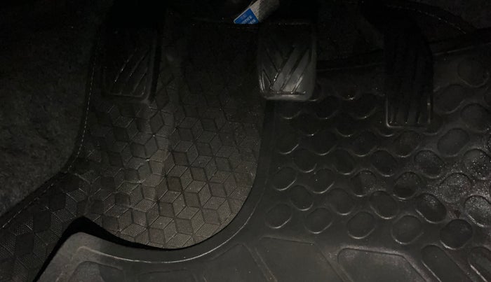 2019 Maruti Celerio VXI CNG, CNG, Manual, 54,408 km, Pedals